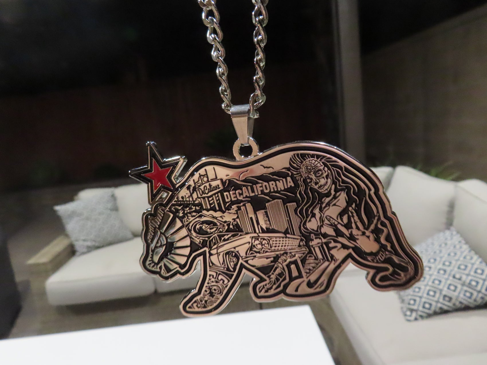 Pendant DeCalifornia (CA Bear logo)!